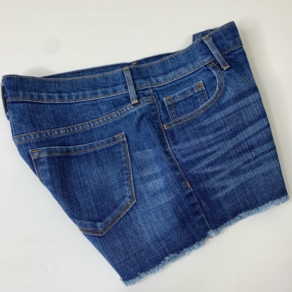 Old Navy Distressed Fray Hem Cut Off Jean Shorts - Picture 2 of 9